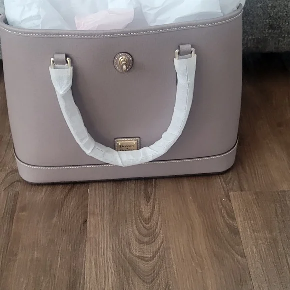 NWT satchel Dooney and Bourke